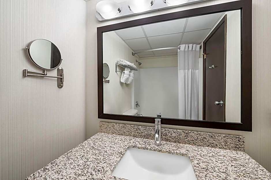 Ramada Plaza by Wyndham Regina Downtown