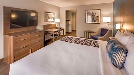 accessible - 1 king, mobility accessible, communication assistance, bathtub, pet friendly room, microwave and refrigerator, non-smoking, full breakfast