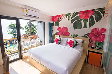 DELUXE SEA VIEW KING ROOM
