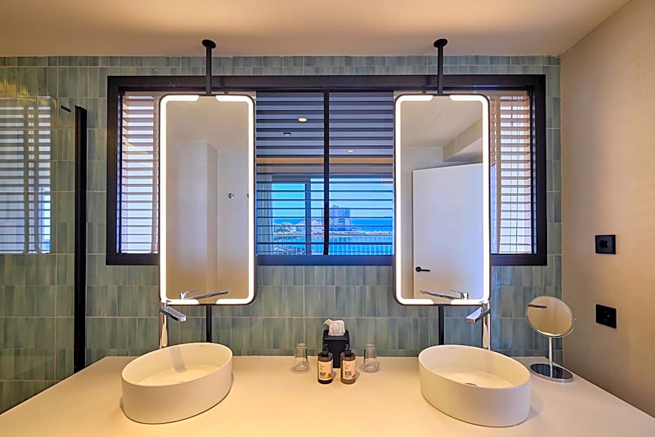 Universal Hotel Romantica