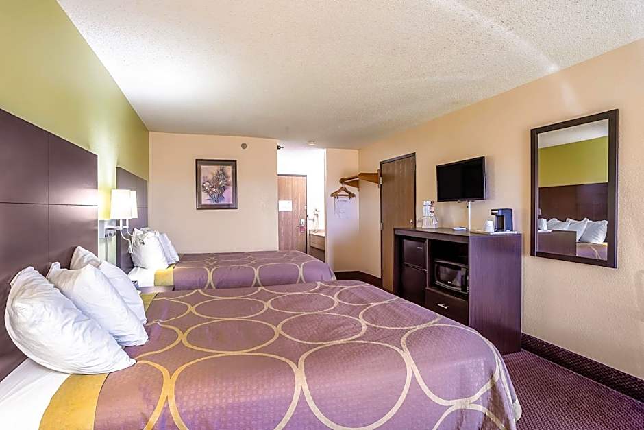 Super 8 by Wyndham Galesburg