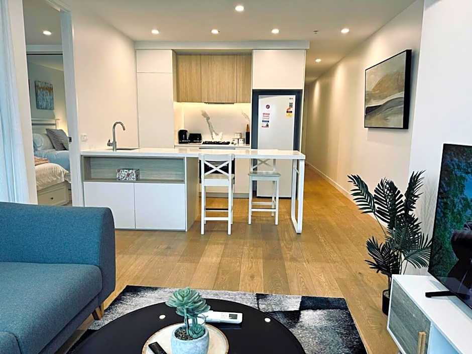 Chic 1BR Apt Urban Retreat Pool Parking Gym