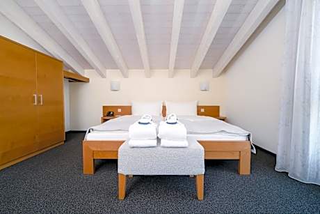 Attic Suite With Lake View - Annex