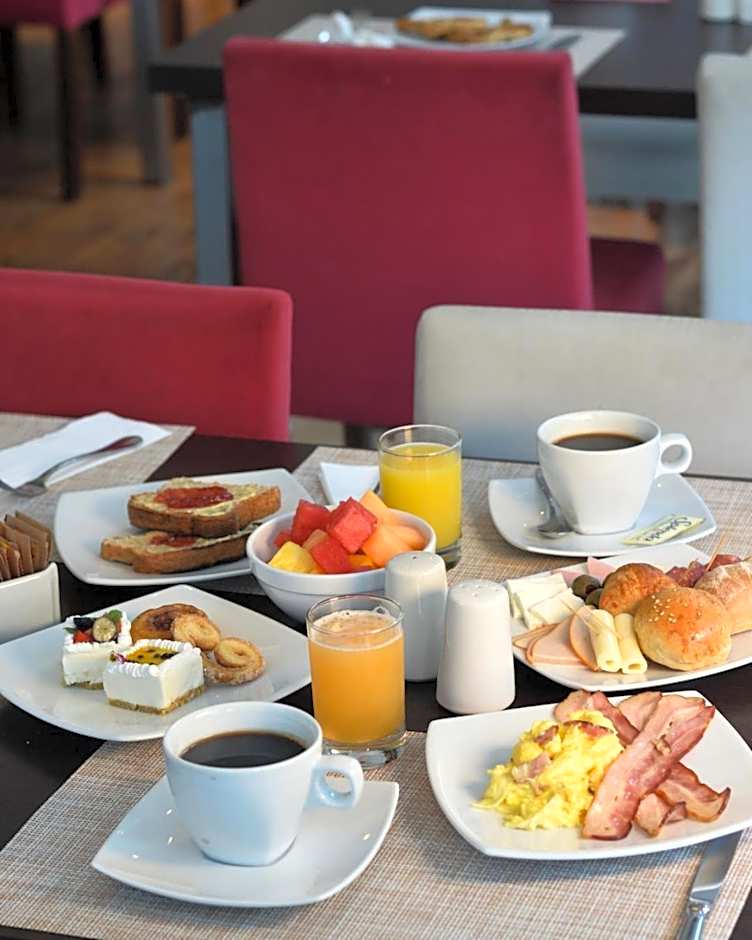 Sol de Oro Hotel & Suites