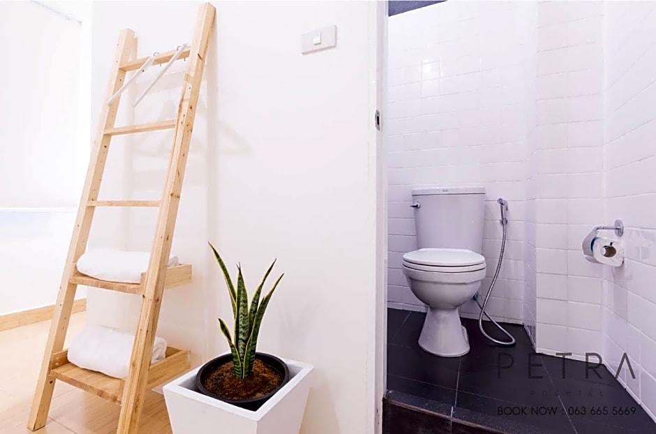 Petra Poshtel Donmuang