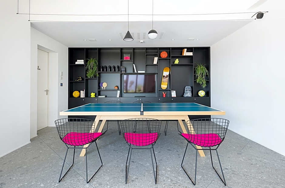 HOODY ACTIVE & HAPPINESS HOTEL