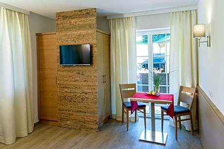 Deluxe Double Room with Bath