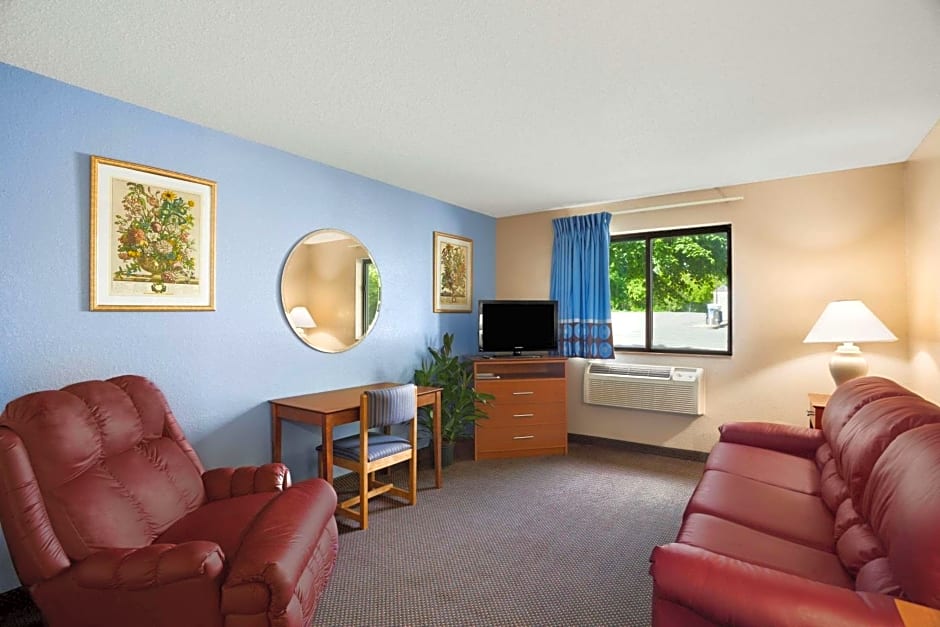 Super 8 by Wyndham Oneida Verona