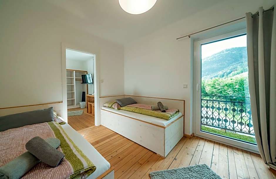 Photo 1 of 2 of Quadruple Room