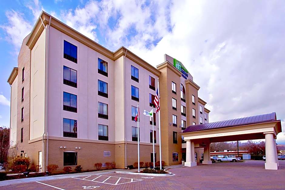 Holiday Inn Express & Suites Oak Ridge By IHG