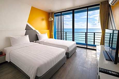 Standard Twin Room with Sea View