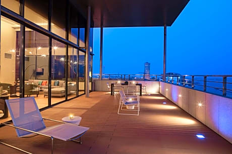 Penthouse with Terrace and Lounge Access
