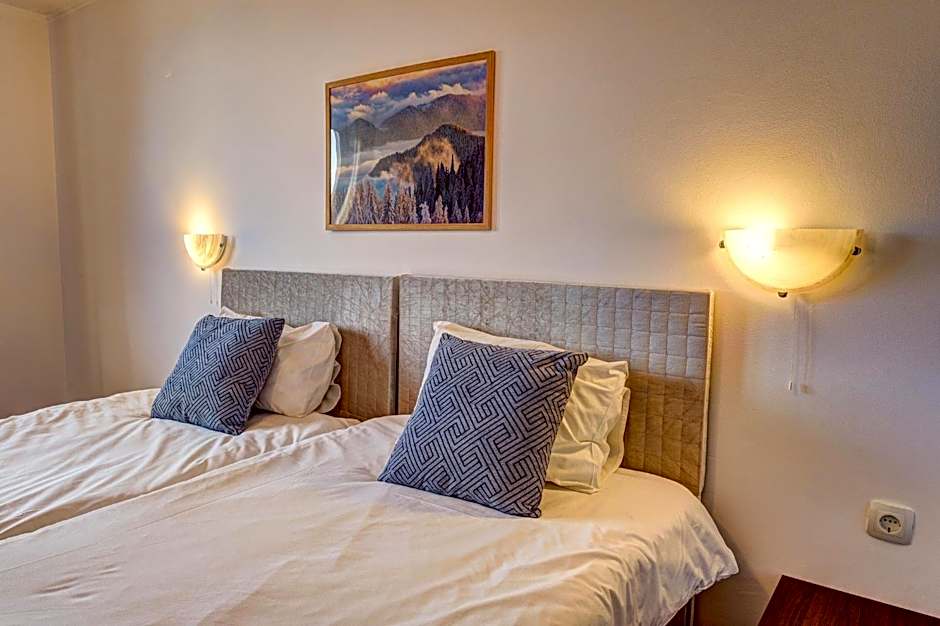 Complex Silver Hills