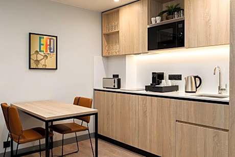 1 Bedroom Suite, 1 Queen, Sofa bed