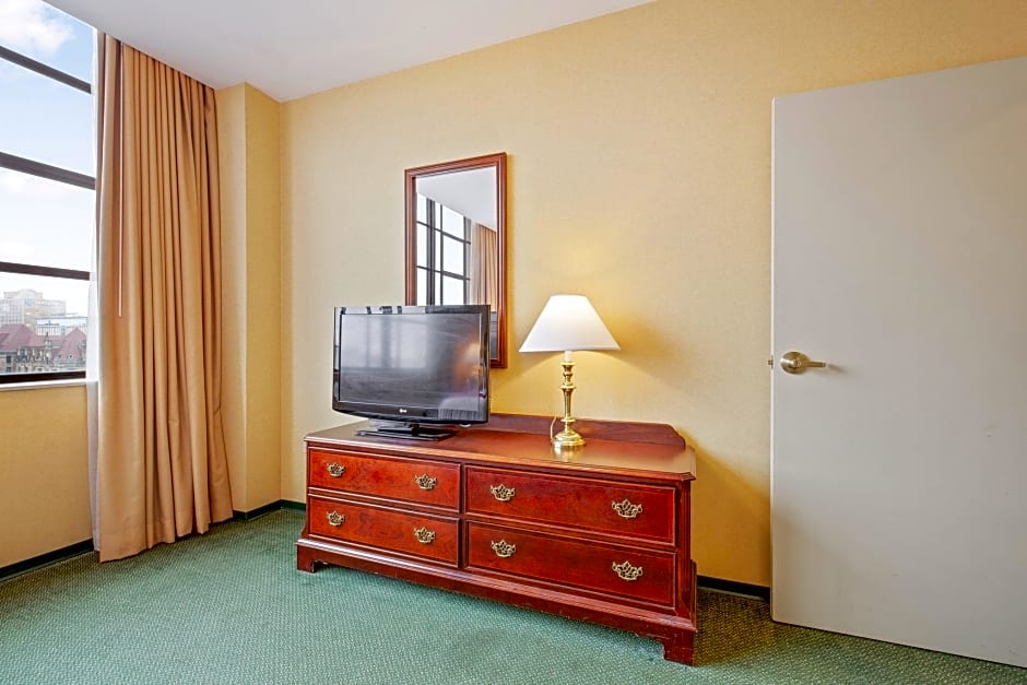 OYO Hotel St Louis Downtown City Center MO