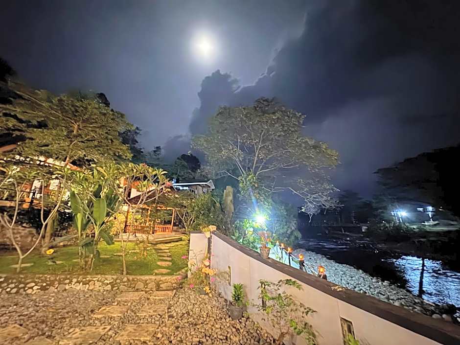 Asim Paris Guesthouse & jungle trekking