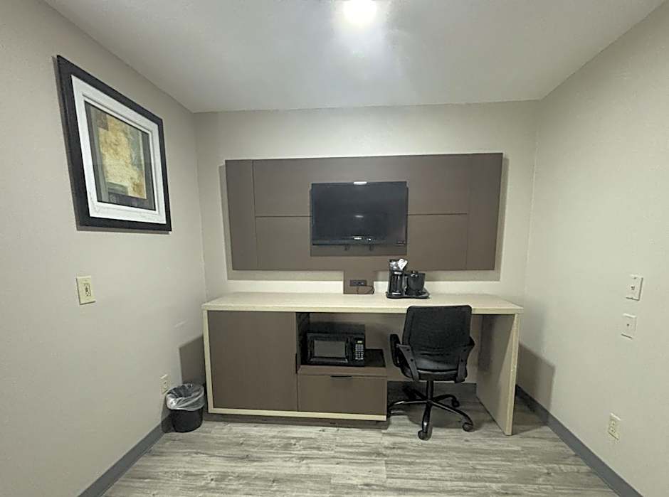 Quality Inn & Suites at Airport Blvd I-65