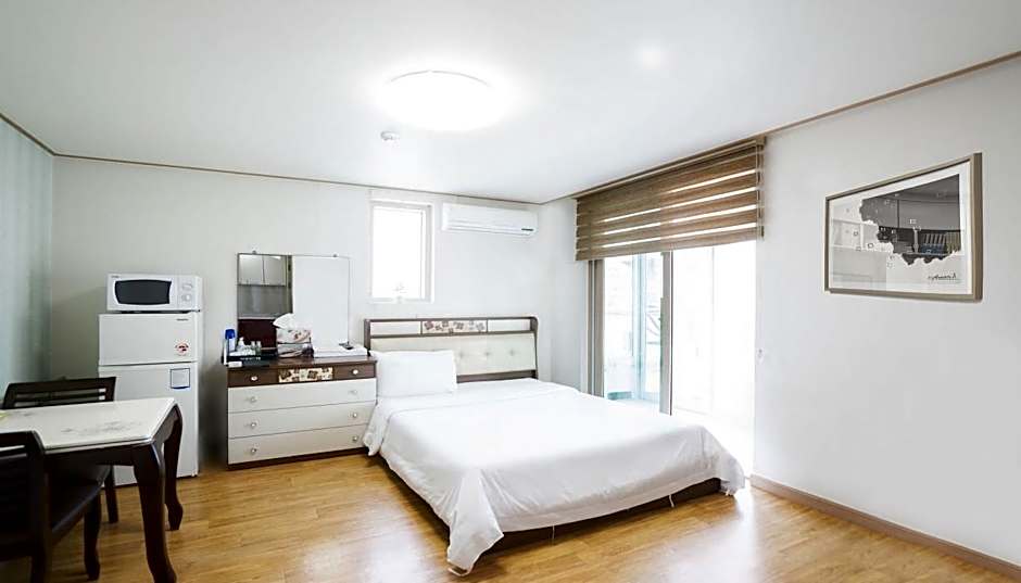 Ean Residence