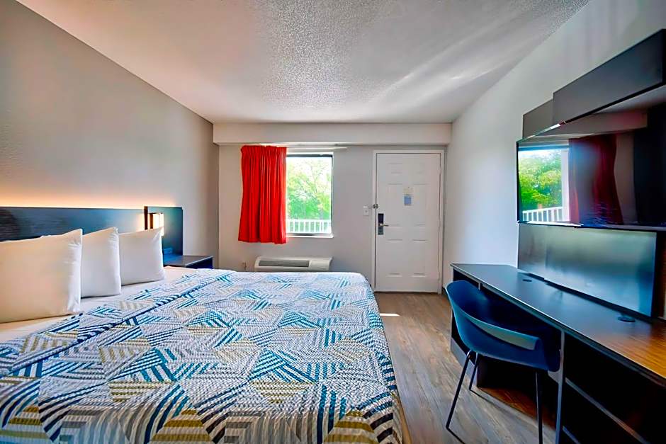 Motel 6-Warren, MI - Detroit East