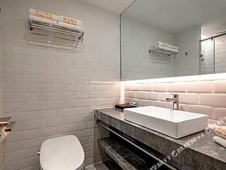 Orange Hotel(Ningbo Railway Station Lianfeng Road Store)