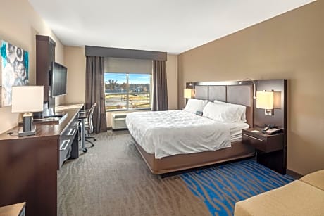 King Room - Hearing Accessible - Roll-in Shower