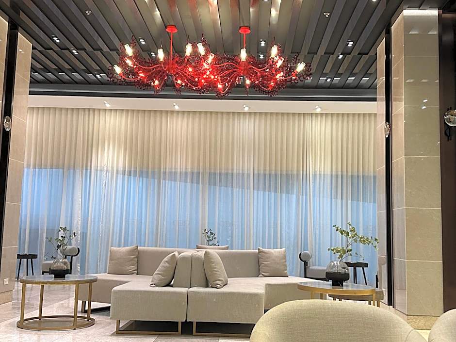 High Rise Condo with Balcony, Pool, Grand Lobby, and Sky Garden 22F