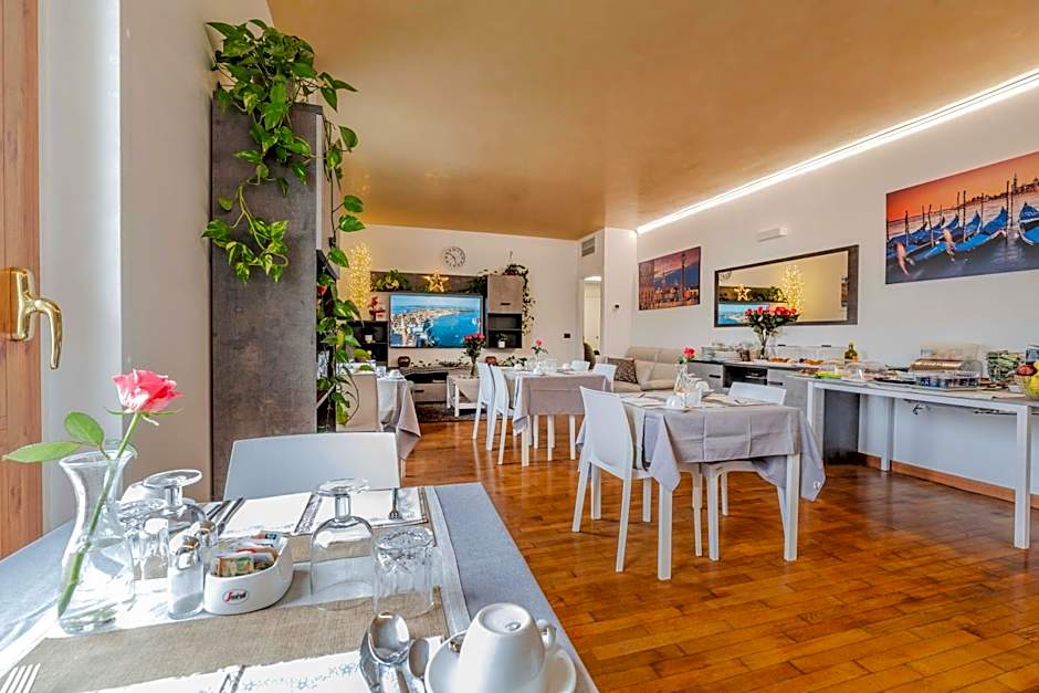 Venice Friends Residence