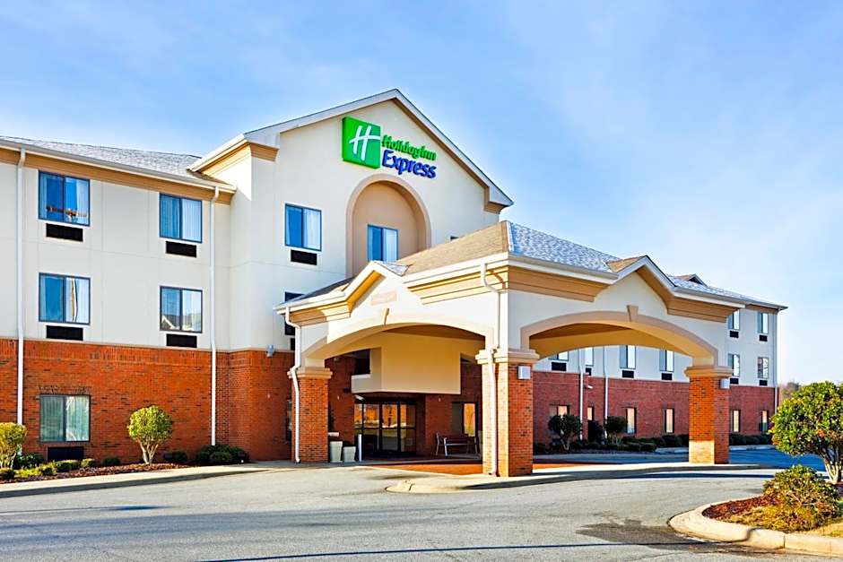 Photo 1 of 33 of Holiday Inn Express Forest City By IHG