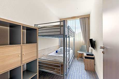 Apartment with Mountain View