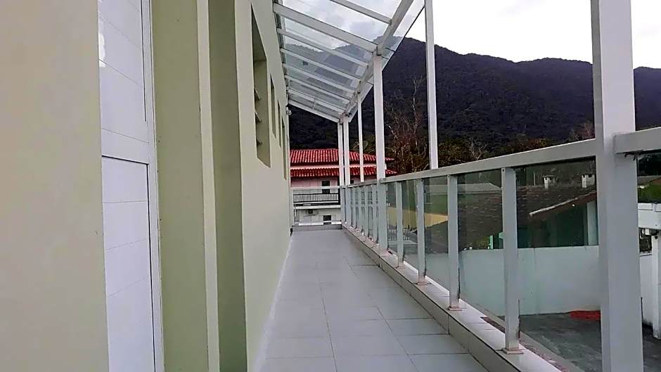 Apartamento de 2 quartos em maresias com piscina