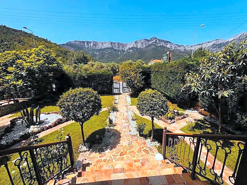 Anassa Deluxe Apartments & Studios