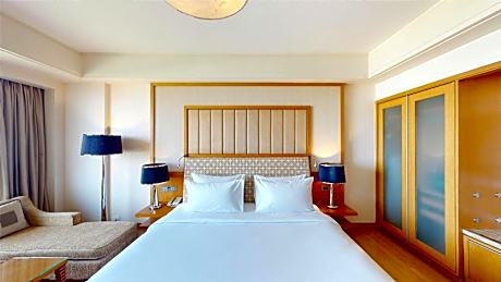 Deluxe Twin/King Room with Airport transfer and Complimentary 1+1 Happy Hours from 6pm to 8pm and 15% off on Food & Beverage Services , Laundry Services and Spa