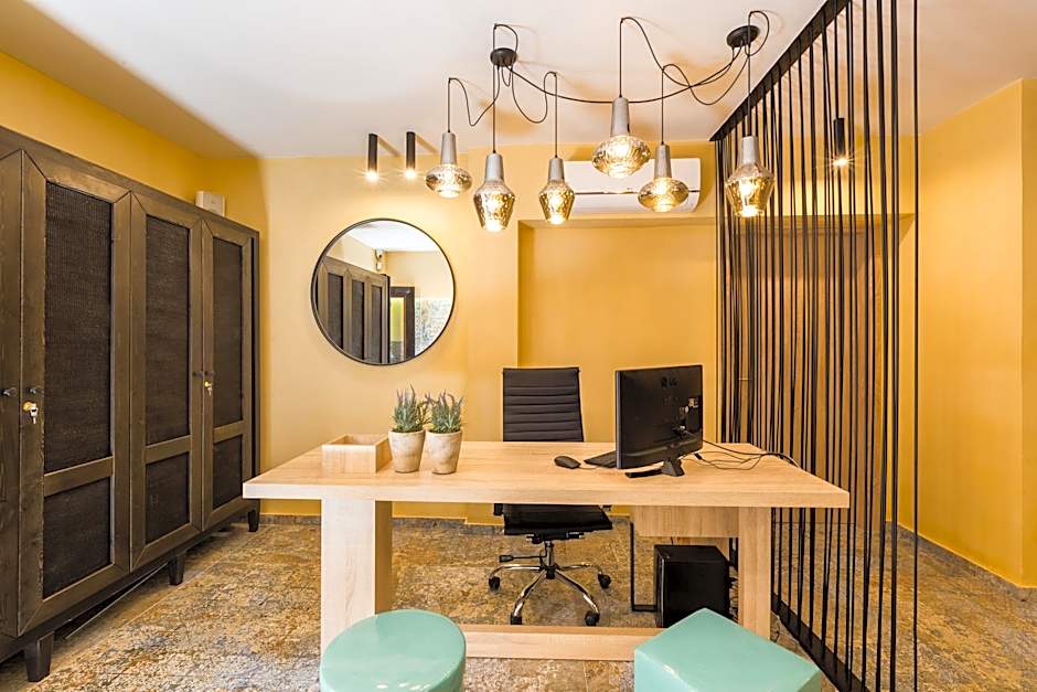 Cressa Suites (Adults Only)