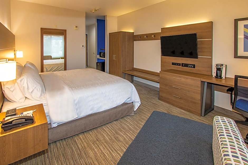 Holiday Inn Express Hotel & Suites Roseville - Galleria Area By IHG