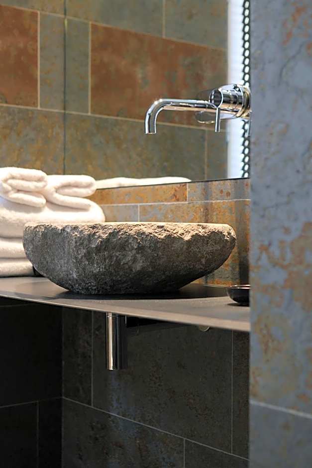 Hidden Hotel By Elegancia