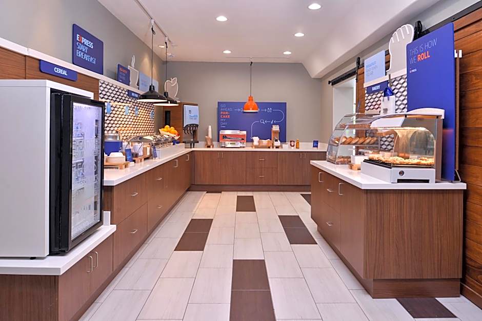 Holiday Inn Express Hotel & Suites Elgin By IHG