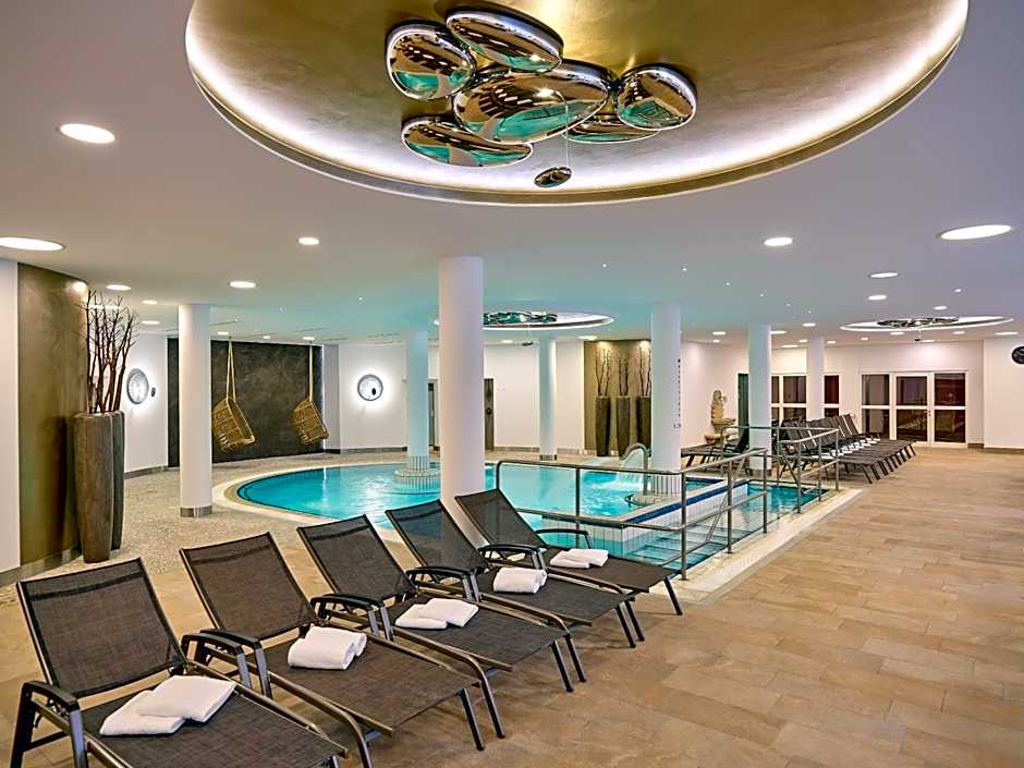 MAXIMILIAN Grand Hotel