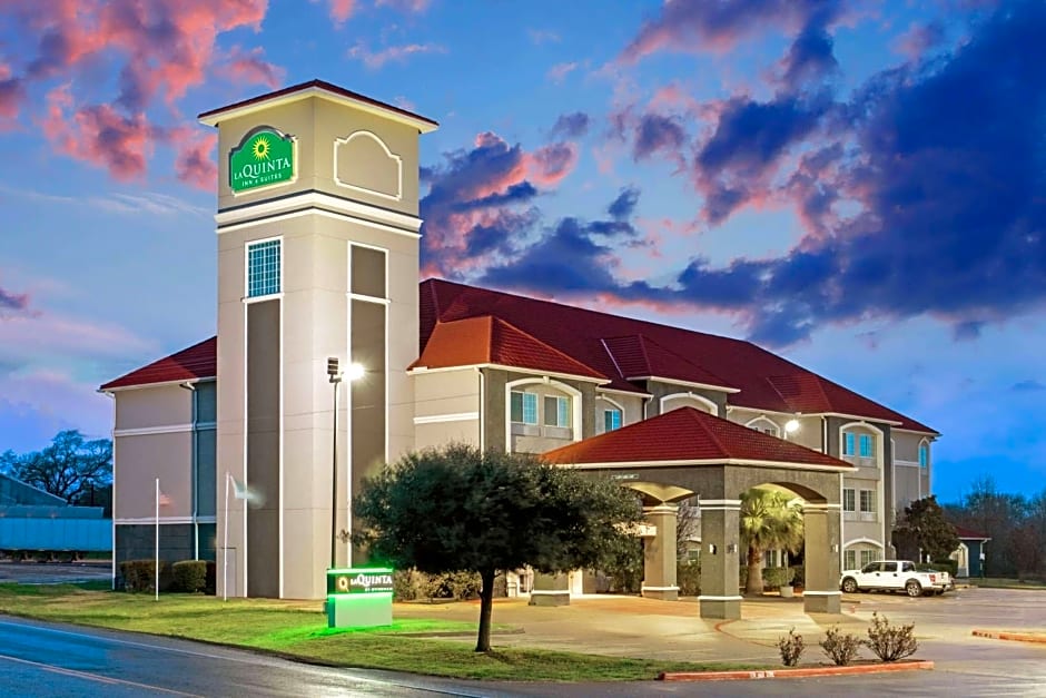 La Quinta Inn & Suites by Wyndham Fairfield