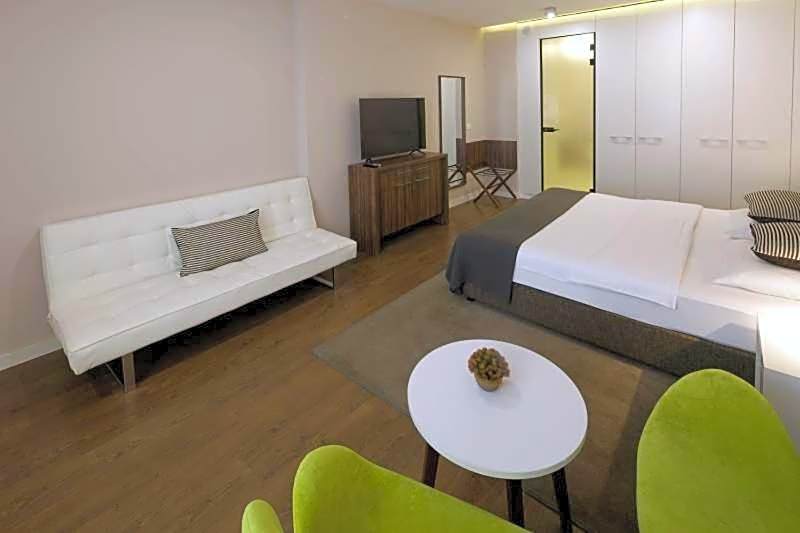 Adresa Suites