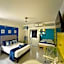Suites Brisa Marina - atrás de Playa Regatas y el Malecón, 6 calles del Acuario