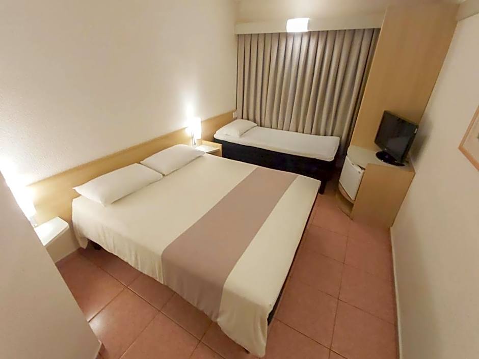 Ibis Taubate