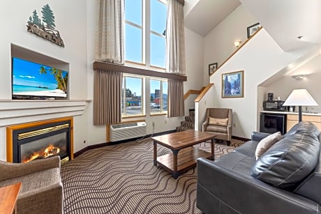 Two-Story king Suite with City View - Non-Smoking