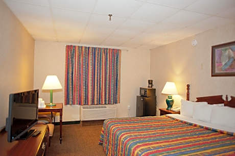 1 King Bed Exterior Corridor Smoking
