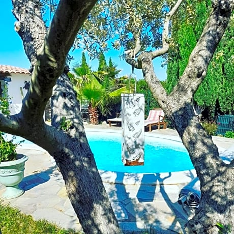 Cocon Provençal - T1 25m2 - SdB - Terrasse privée & Accès Piscine à Saint Chamas