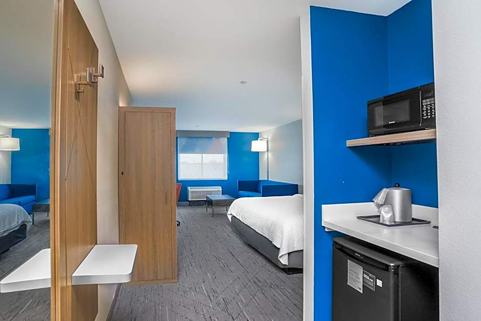 Holiday Inn Express & Suites Cedar Rapids NW - Marion By IHG