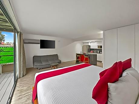 Deluxe King Room