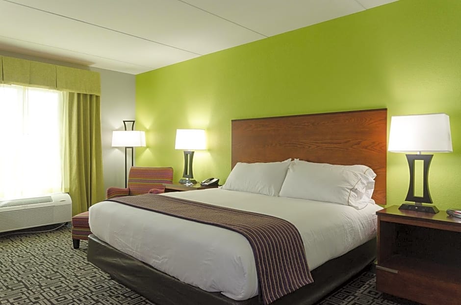 Holiday Inn Express Hickory-Hickory Mart