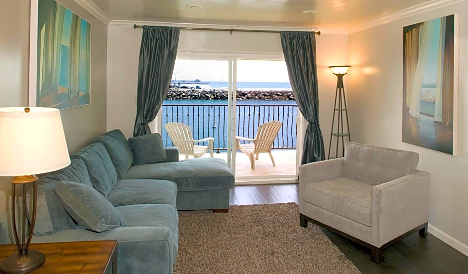 Oceanside Marina Suites - A Waterfront Hotel