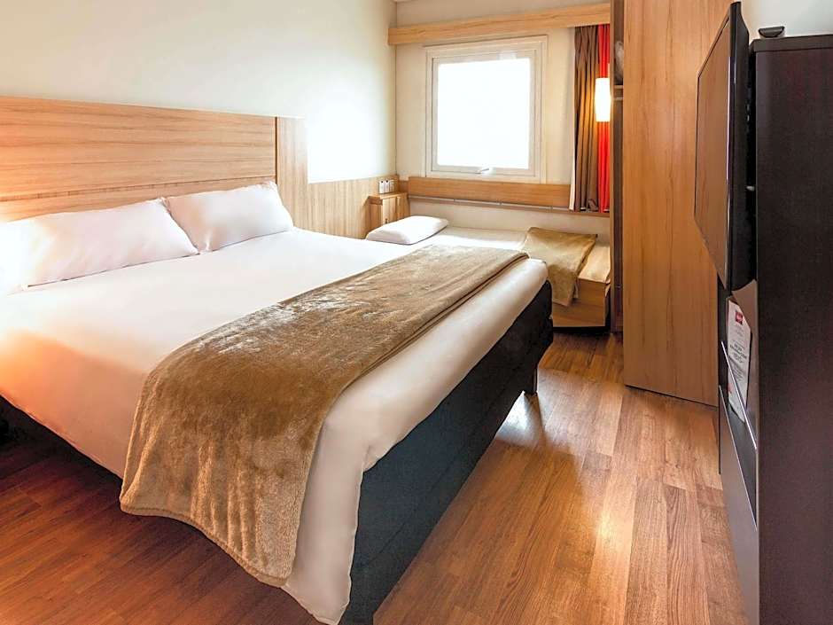 Ibis Concepcion