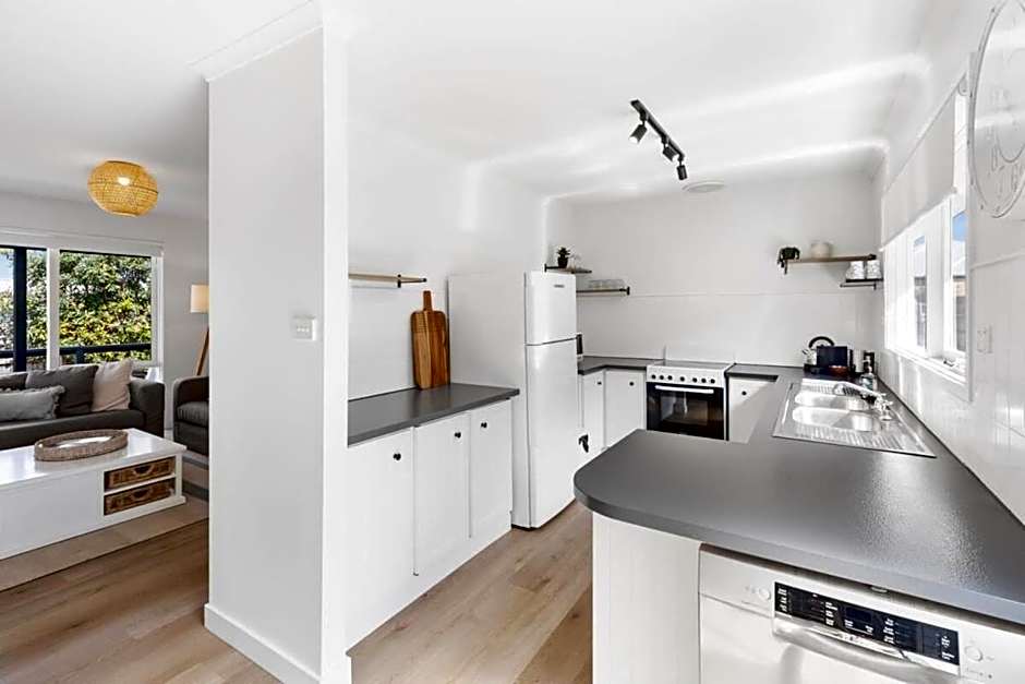 Blue Seas Beach House, 400 metres to the beach